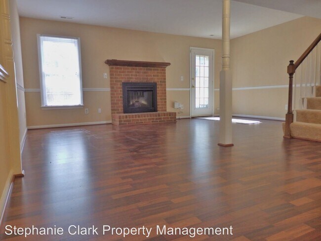 Building Photo - 2 br, 2.5 bath House - 2423 Rennie Drive