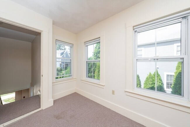 Building Photo - 14 B Hartford St