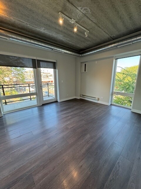 Foto del edificio - 2407 W Eastwood Ave