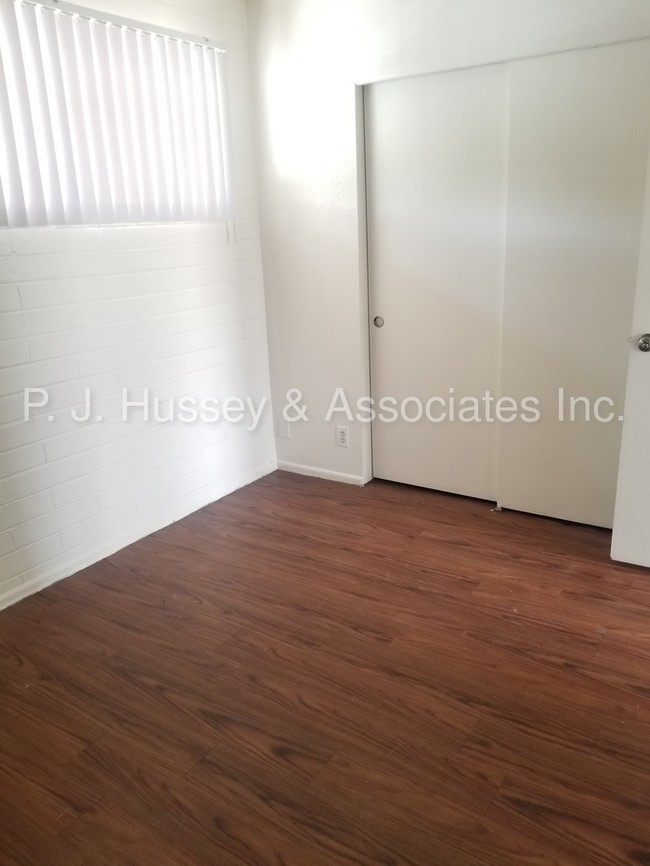 Building Photo - 6802 W Glendale Ave