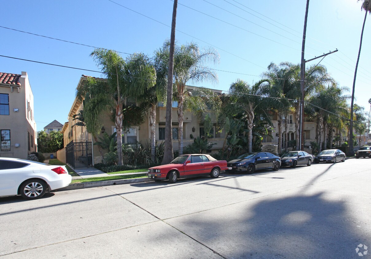 Building Photo - 2030 Dracena Dr