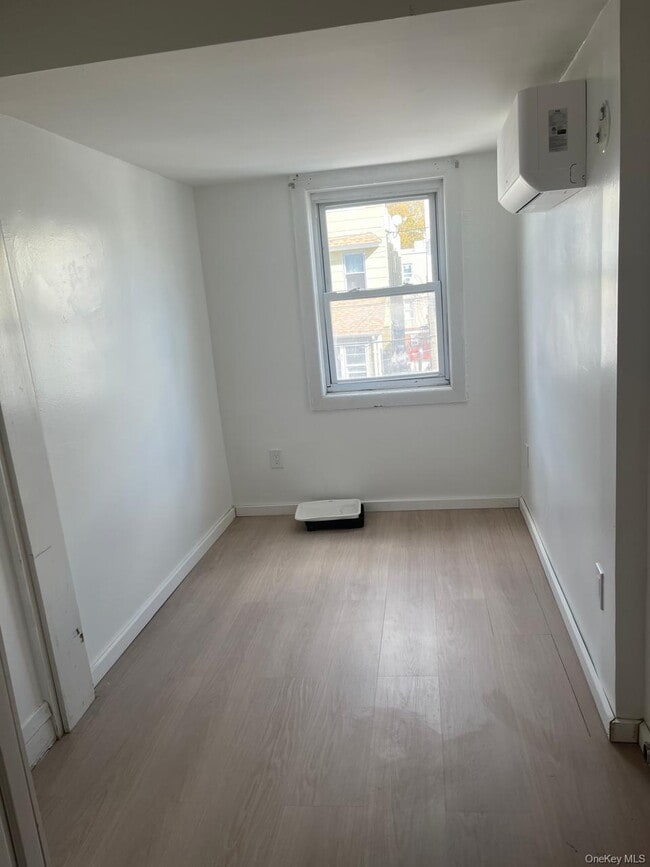 Foto del edificio - 93-08 74th Pl