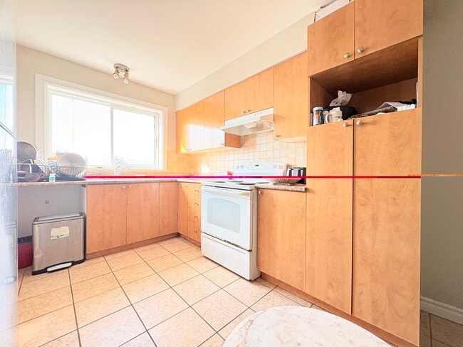 Building Photo - 68 Rue Léonie