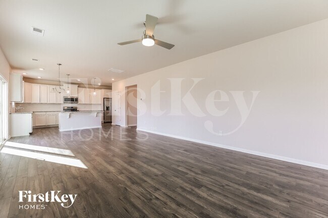 Foto del edificio - 1303 Eagledale Pl