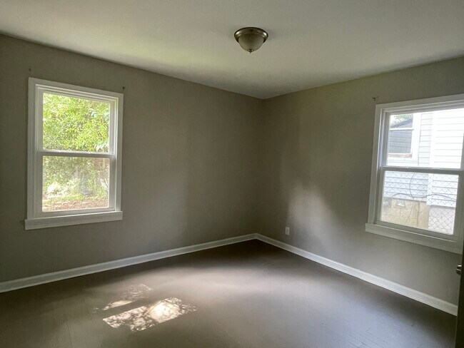 Foto del edificio - 411 Allgood Rd NE