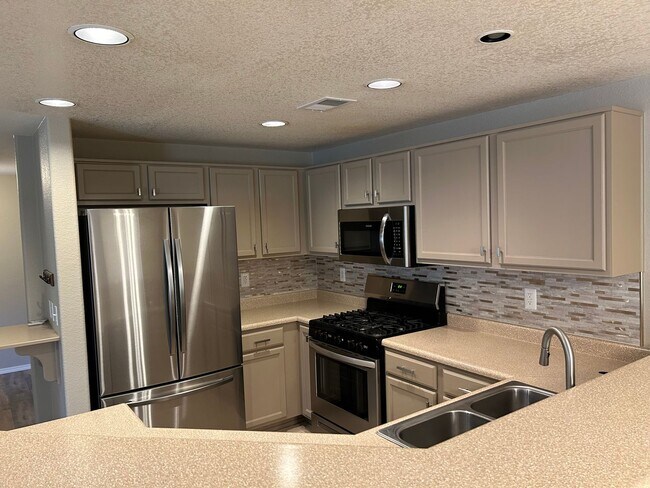 Foto del edificio - Charming Condo | 2 Bed / 2 Bath | Garage |...
