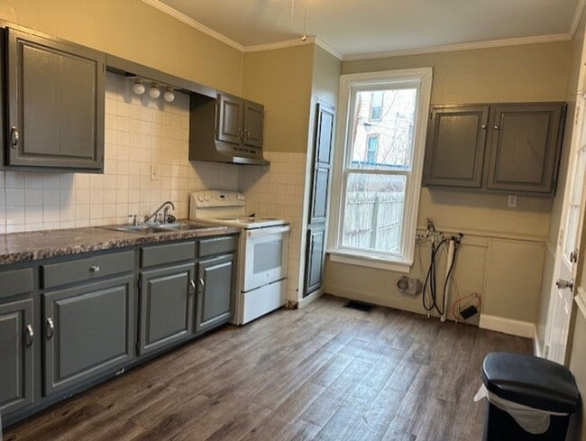 Building Photo - 432 Mulberry St