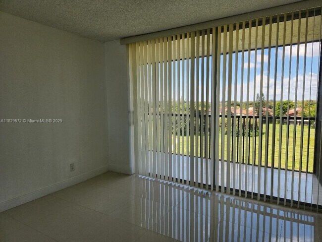 Foto del edificio - 3771 Environ Blvd
