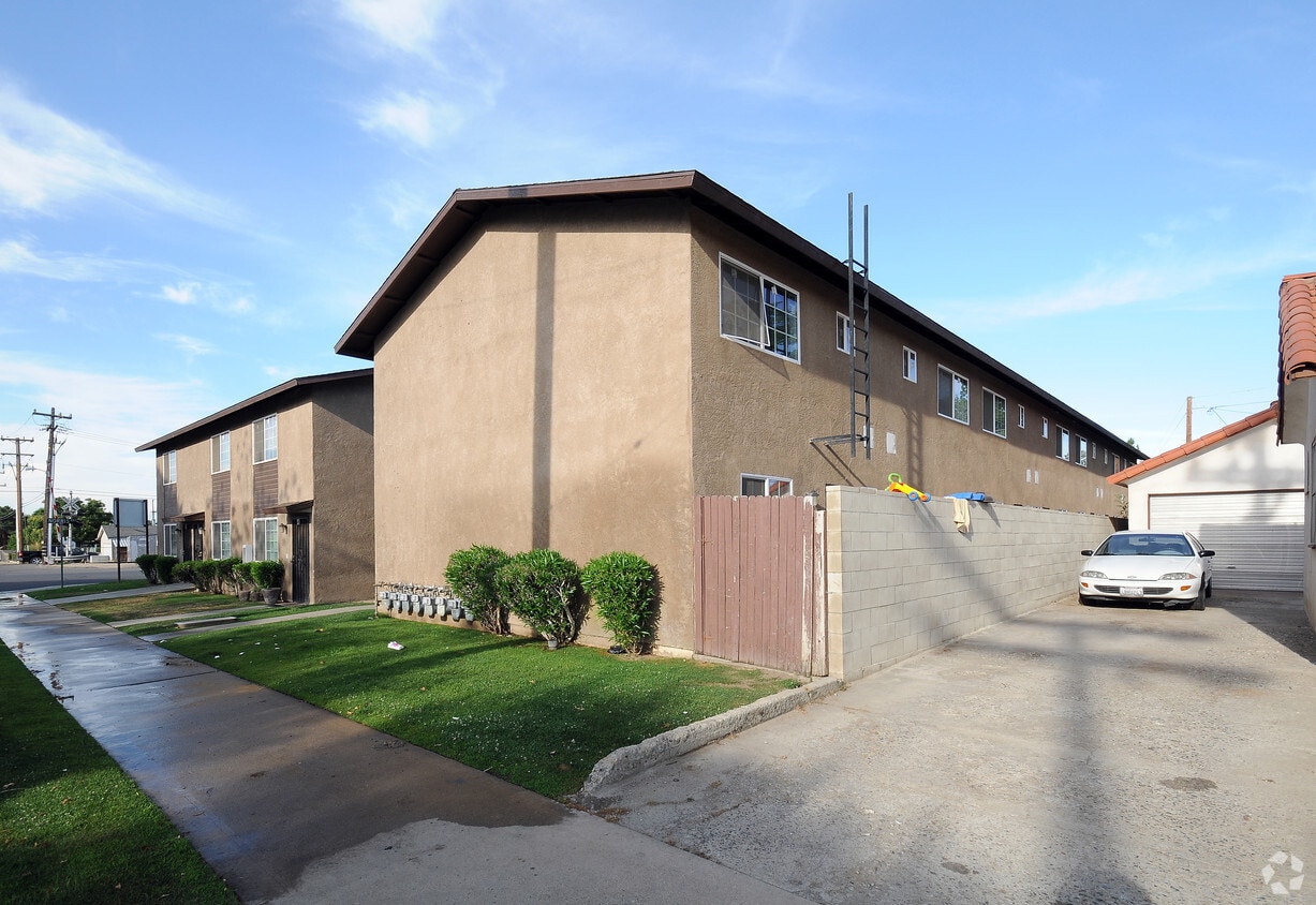 Building Photo - Chateau North Townhomes