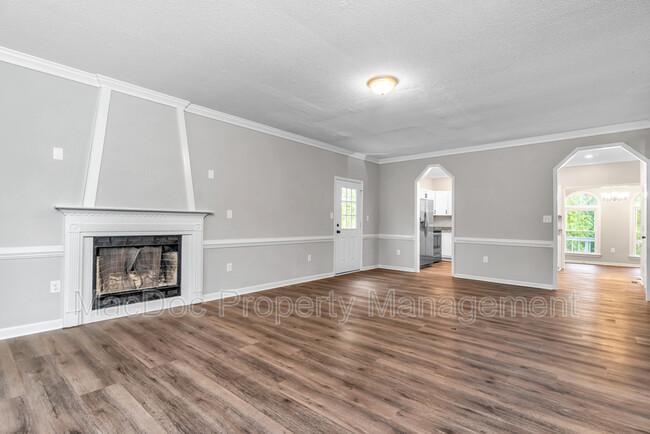 Building Photo - 104 Barrie Pl