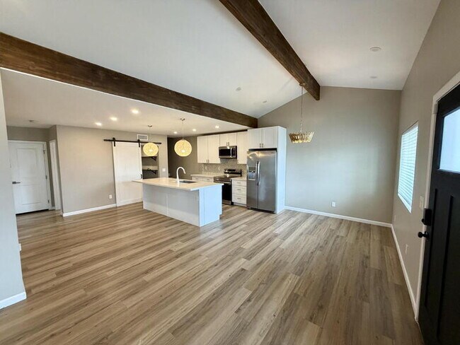 Foto del edificio - 2029 W Adams St