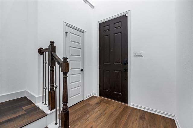 Building Photo - 1444 Kit King Dr