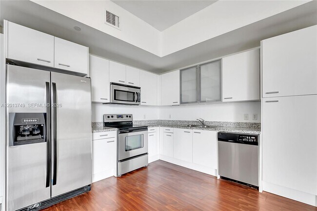 Foto del edificio - 1350 NW 8th Ct