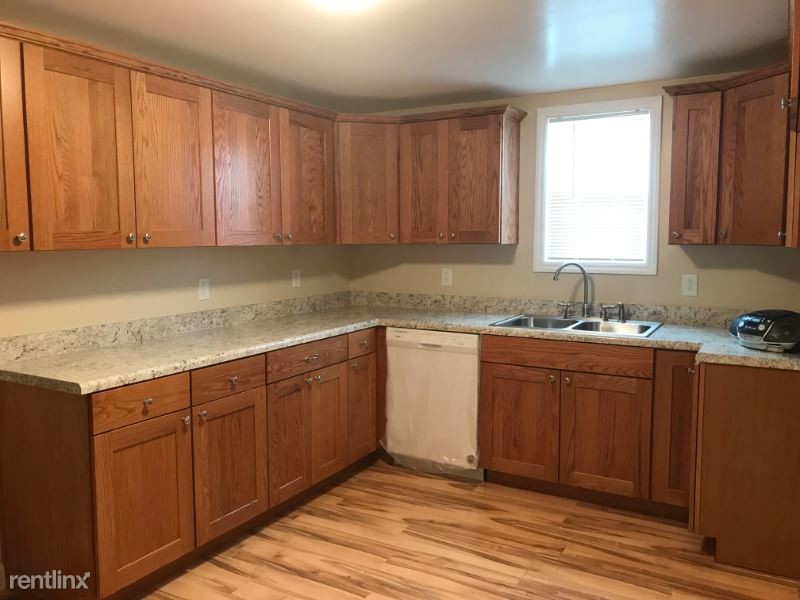Building Photo - 3 br, 1 bath House - 214 Highland Ave