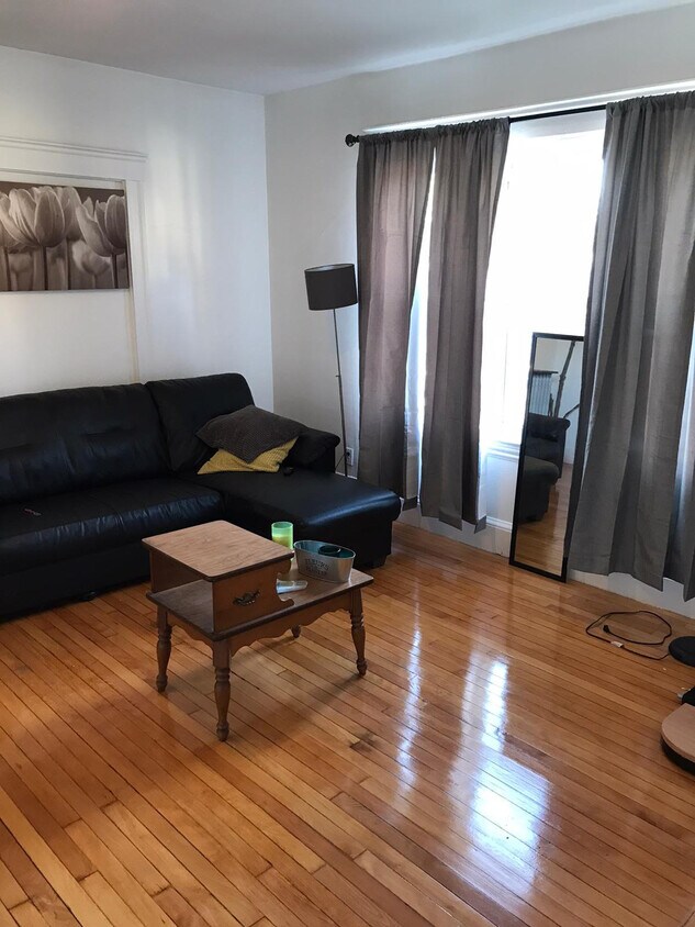 Primary Photo - 1102 Boylston St