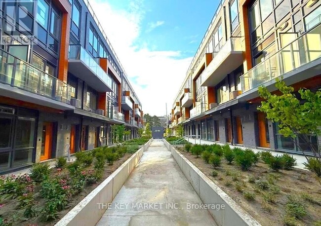 Building Photo - 71-71 Curlew Dr