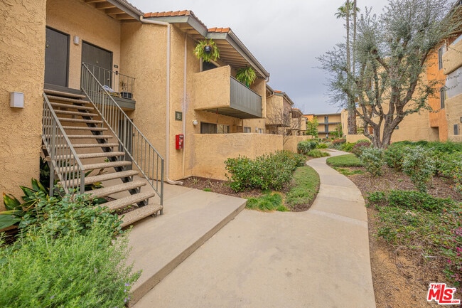 Building Photo - 15425 Sherman Way