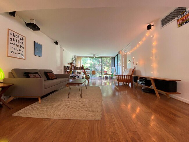 Building Photo - 501 SW 11th Pl