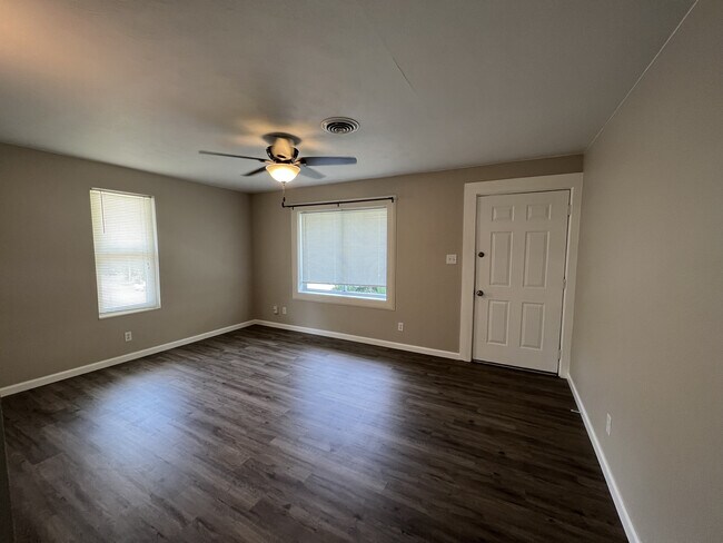 Foto del edificio - 618 N Ohio St