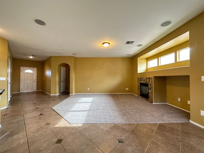 Foto del edificio - 6041 N Sugar Creek Dr