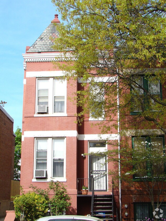 Building Photo - 318 3rd St NE