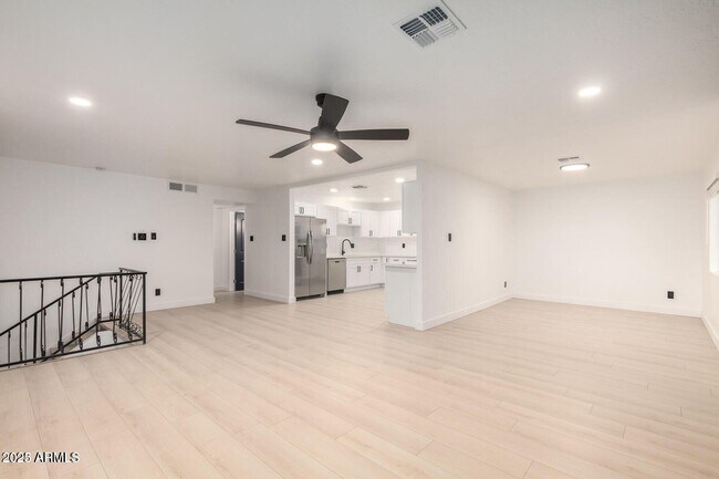Foto del edificio - 429 E Greenway Dr