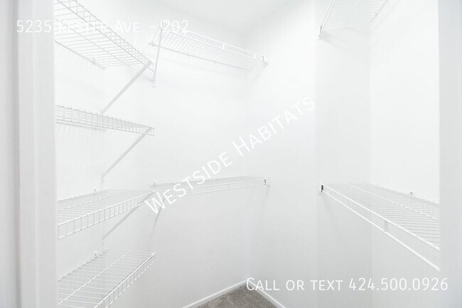 Foto del edificio - 5235 Kester Ave
