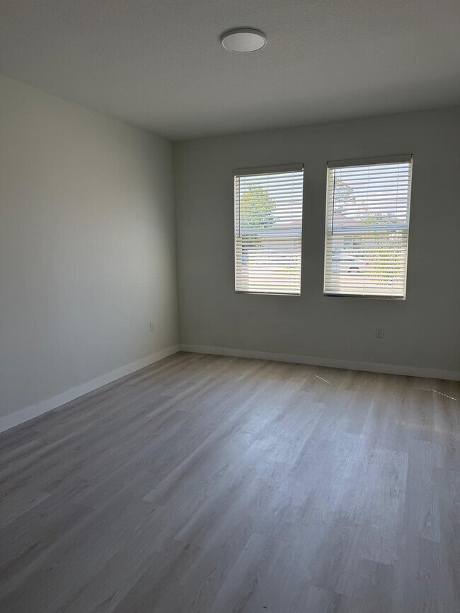 Foto del edificio - 691 San Filippo Dr SE