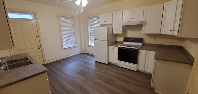 Building Photo - 1054 Cornwall Rd