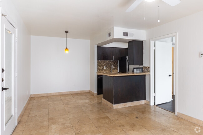 1BR,1BA-590SF-Living Room - Cityscape Apartments