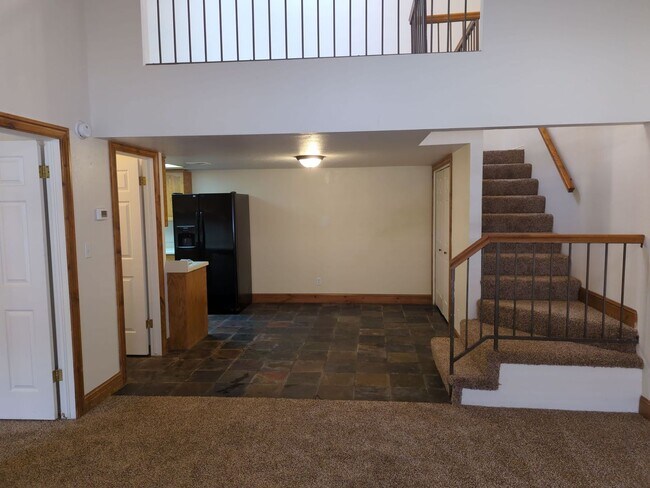 Building Photo - Centrally Located 1 Bedroom + Loft Townhom...