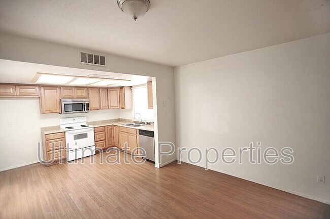 Foto del edificio - 4821 W Altadena Ave