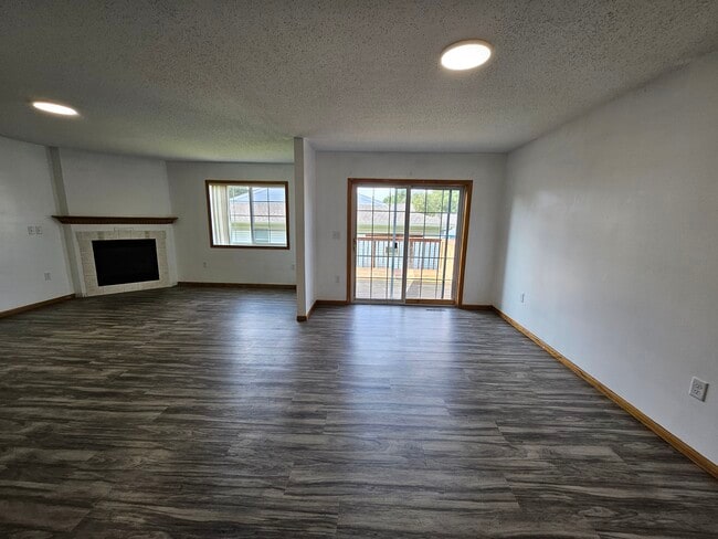 Building Photo - 5670 Gables Dr