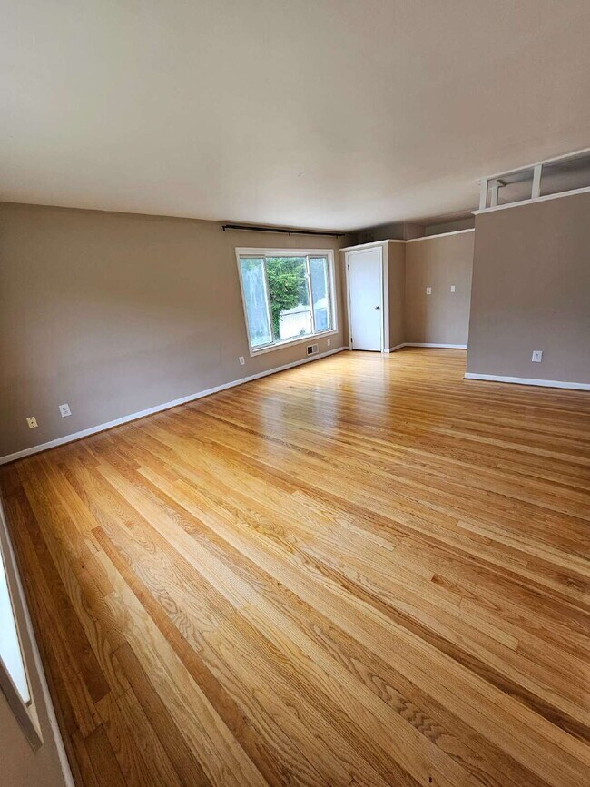 Foto del edificio - Beautiful 3-Bedroom Ranch in Desirable Northwest Warren, Nice Kitchen, Large Living Room, Finishe...