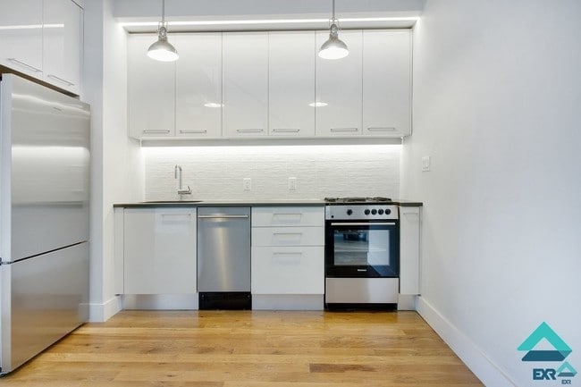 Building Photo - 420 Lexington Ave