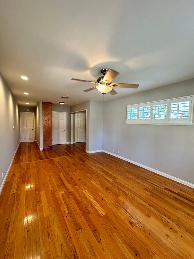 Foto principal - 9856 La Rosa Dr