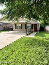 Building Photo - 405 Langley Dr