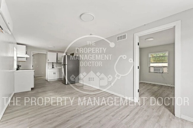 Foto del edificio - Welcome to 3/2 full renovated – Your Next Home Awaits in Jacksonville!