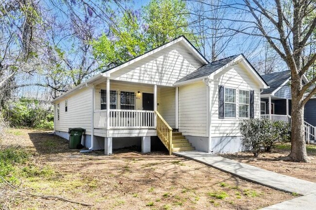 Building Photo - **Cozy 3 Bedroom 2 Bathroom home in Atlant...