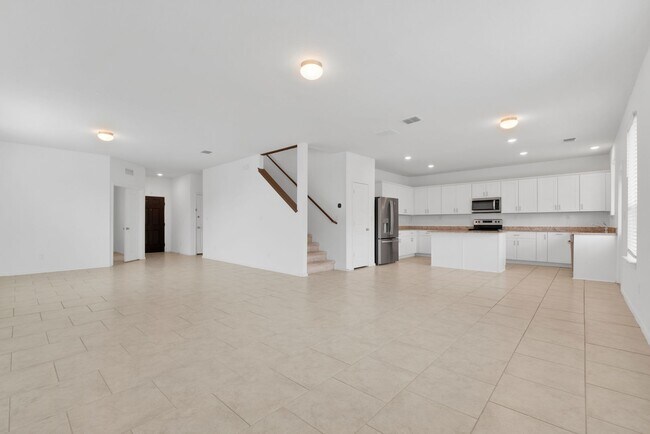 Building Photo - Charming 4-Bedroom Home in Cinco Lakes – Community Amenities & Prime Location!
