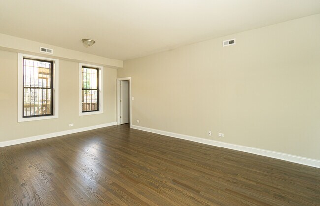 Foto del edificio - 3405 W Fullerton Ave