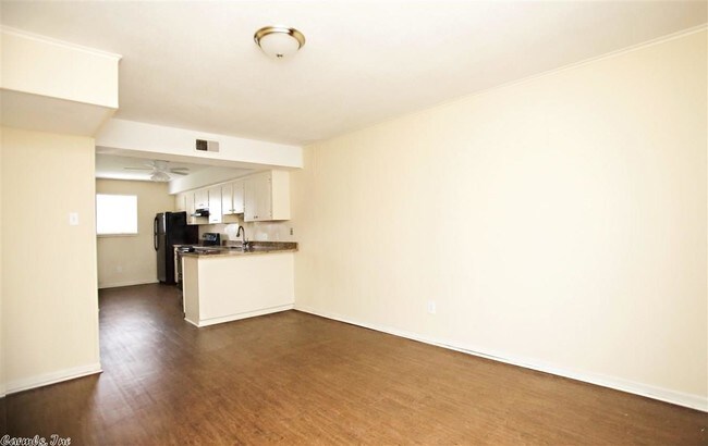 Foto del edificio - 3017 Parkway Dr