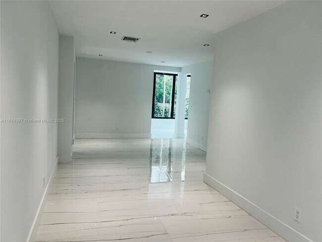 Foto del edificio - 1155 102nd St