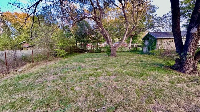 Building Photo - 11020 E Belaire