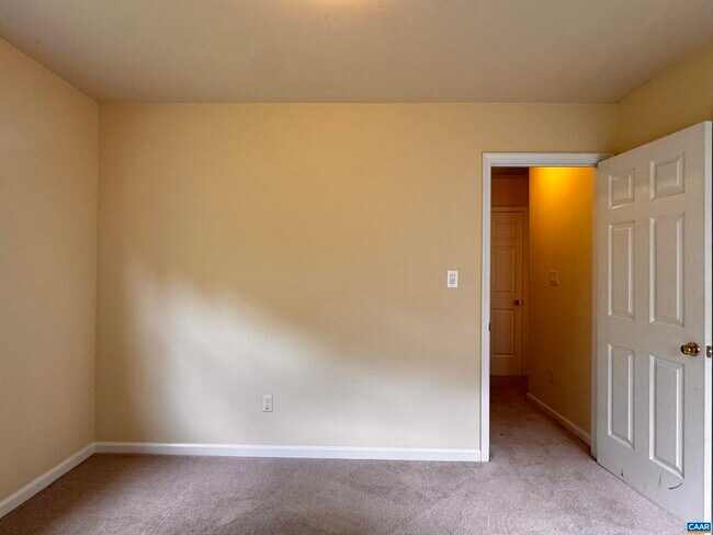 Building Photo - 4644 Briarwood Dr