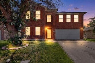 Building Photo - 2216 Chestnut Dr