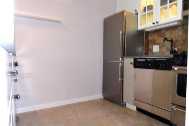 Foto del edificio - 239 E 18th St