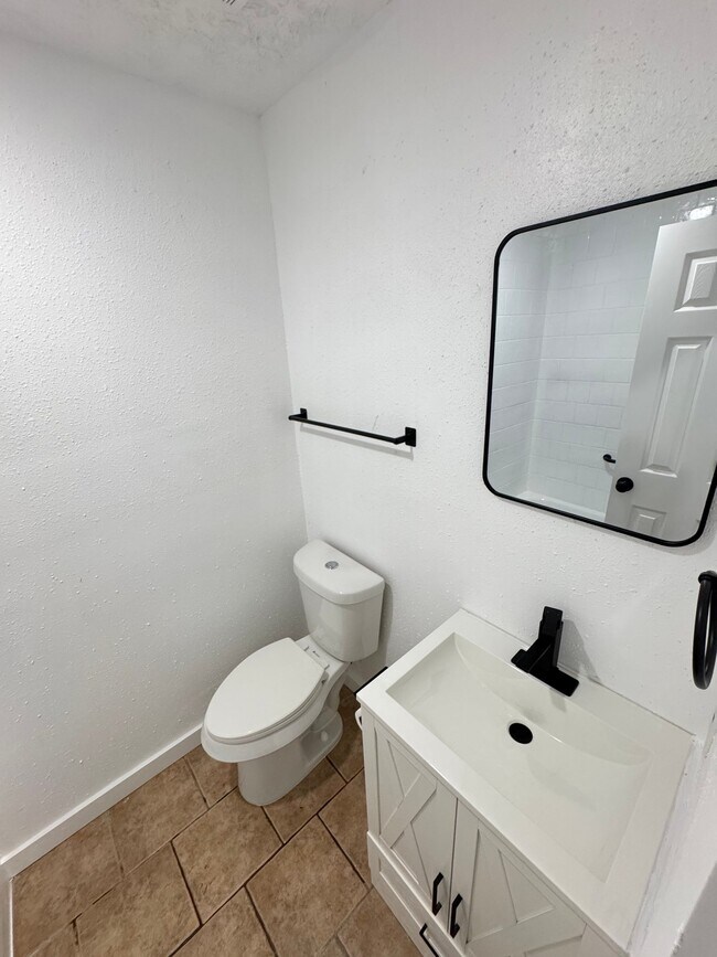 Building Photo - 12539 Fern Forest Dr