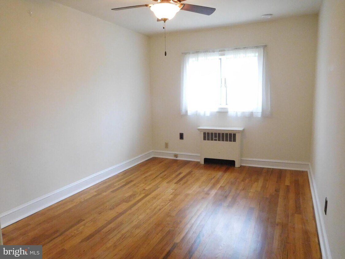 616 Broadway, Westville, NJ 08093 Townhome Rentals in Westville NJ