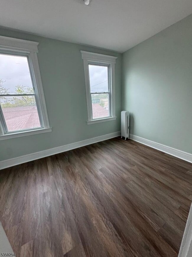 Building Photo - 54 42nd St